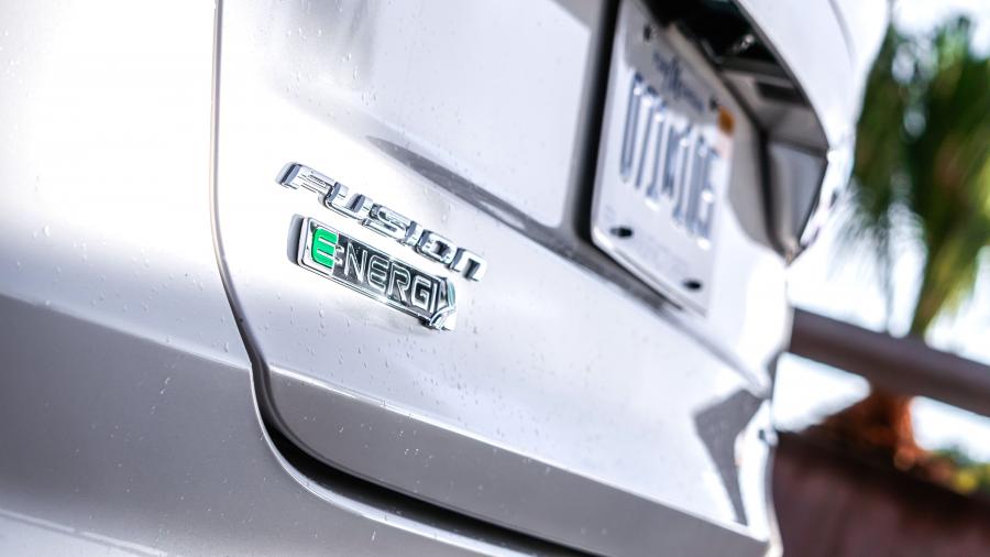 Детали экстерьера Ford Fusion Energi 2018 года  (фото 22 из 26)